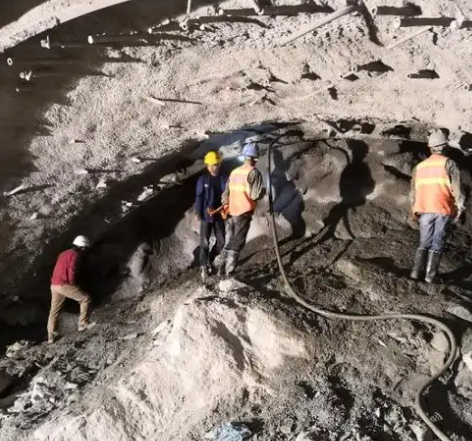 朝阳隧道拱顶带模注浆料，微膨胀注浆料的特点及施工工艺